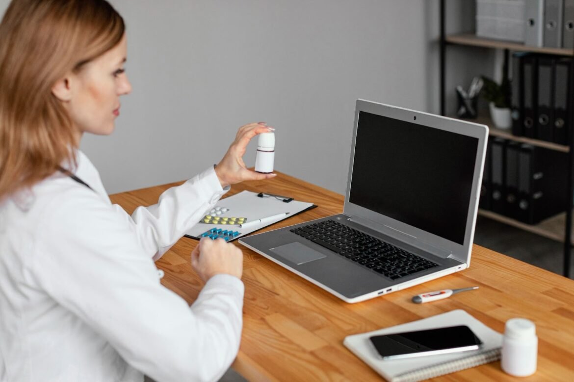 What You Will Learn in an Online Pharmacy Technician Training Program?