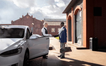 Airport Parking with Shuttle Service: Efficiency, Cost, and What to Evaluate Before Booking