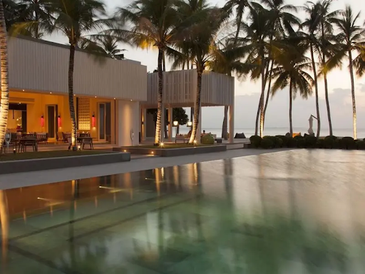 Maldives Luxury Villa vs Boutique Resort: Which One Is Right?